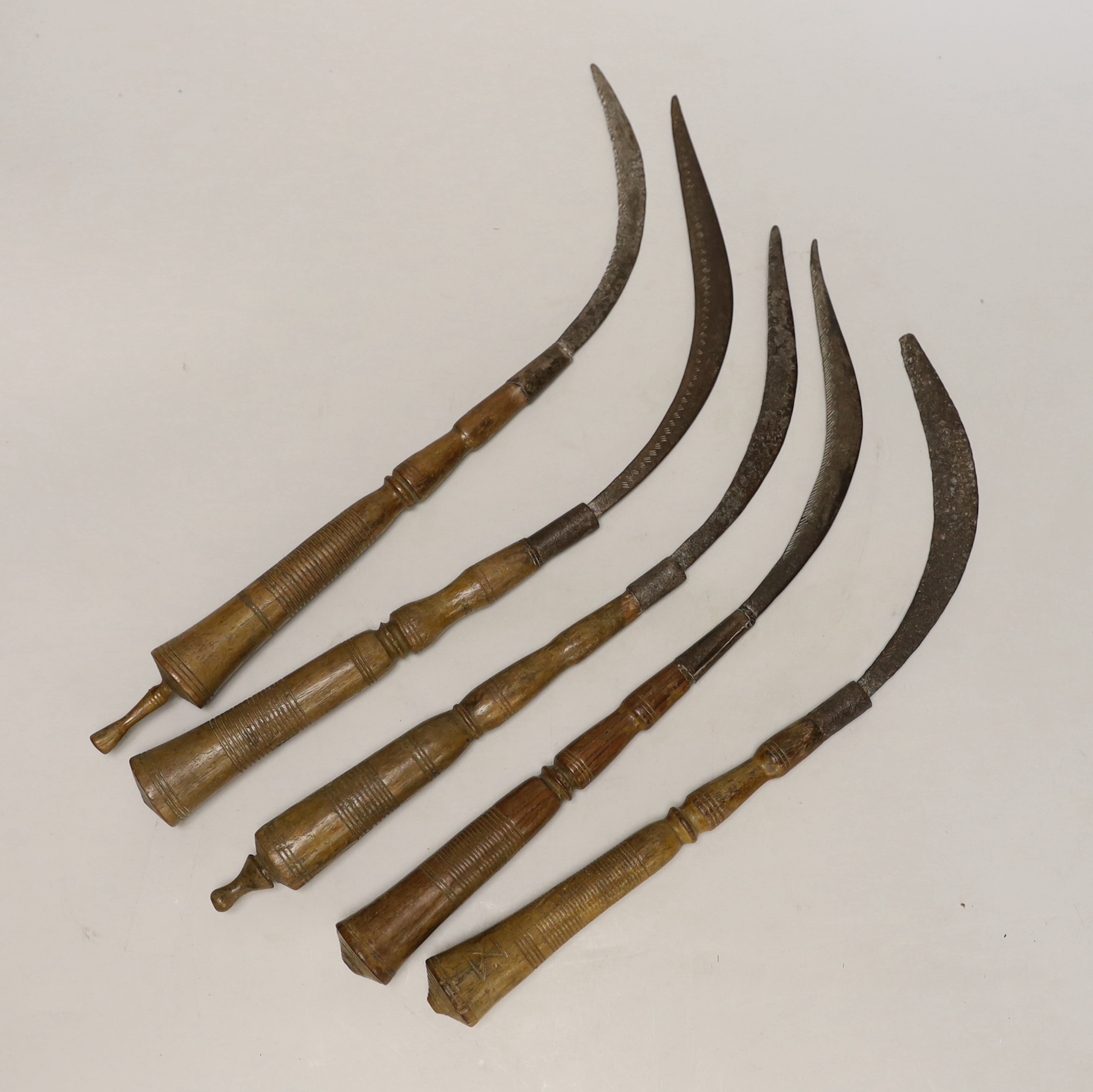 Five 19th century steel turnip hooks with turned wood handles, longest 38cm long